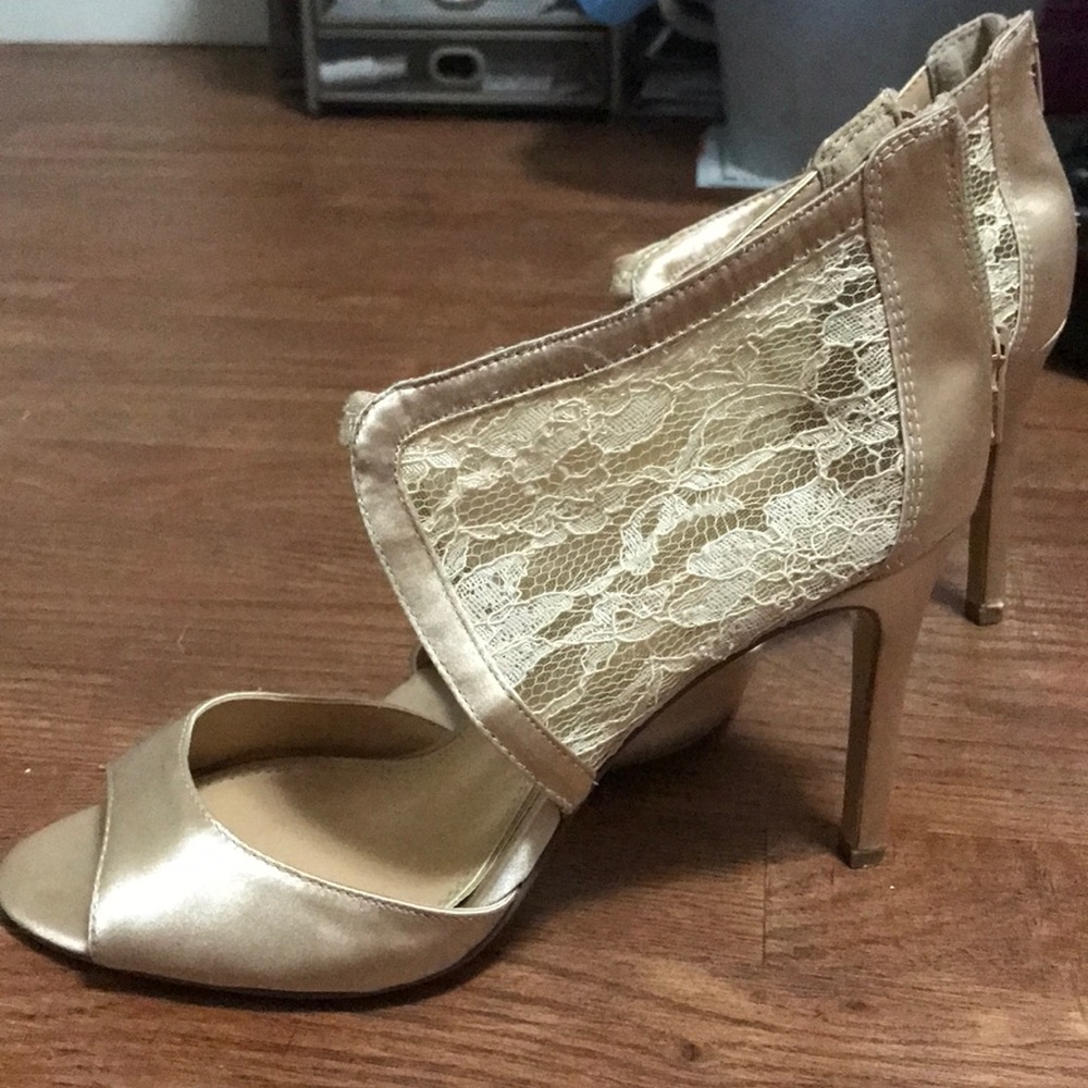 Jessica Simpson size 9 lace heels